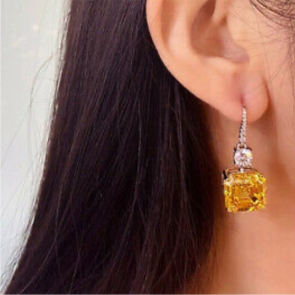 New Women’s Square Shape Citrine Stud Earrings - Picture 6 of 7